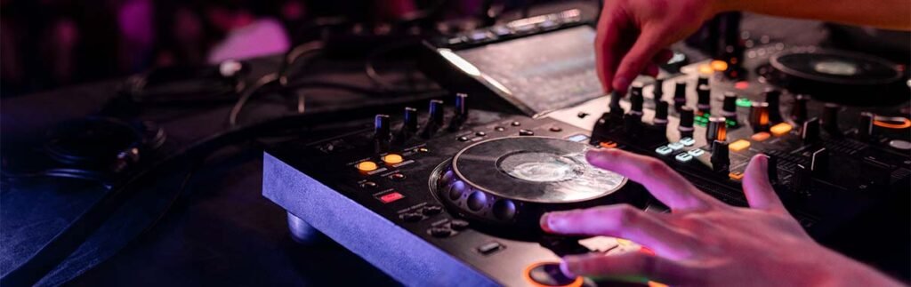 How to hire a dj