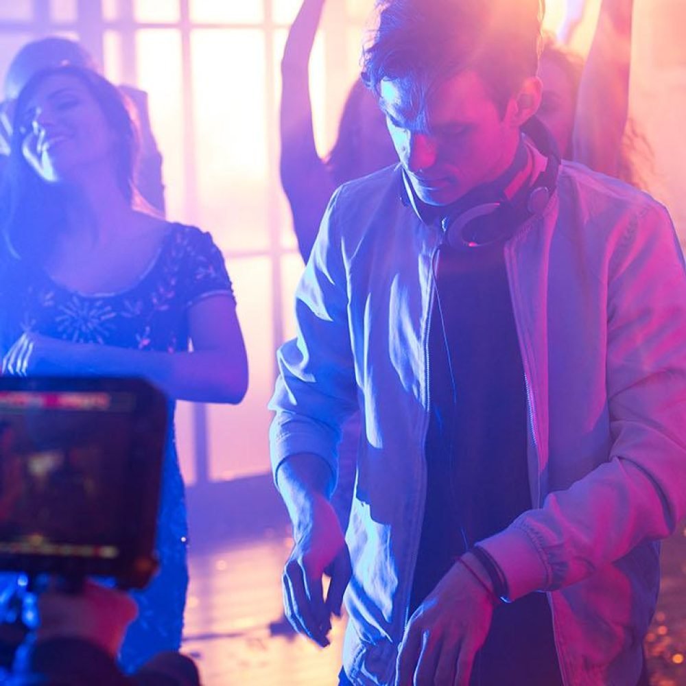 Why Hiring a DJ_ The Right Way To Do Things featured